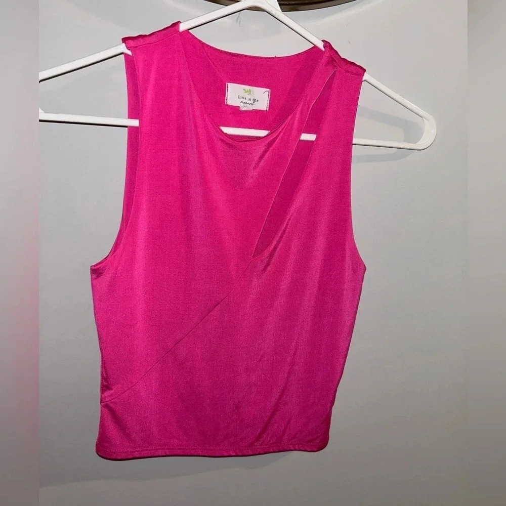 Cute Womenโs Going Out Top Size S But Fits Better as a XSโ